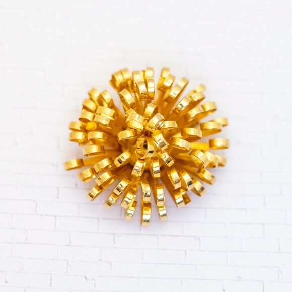 Vintage Abstract Floral Ribbons Unique Gold Tone Brooch - V26 - Picture 1 of 3